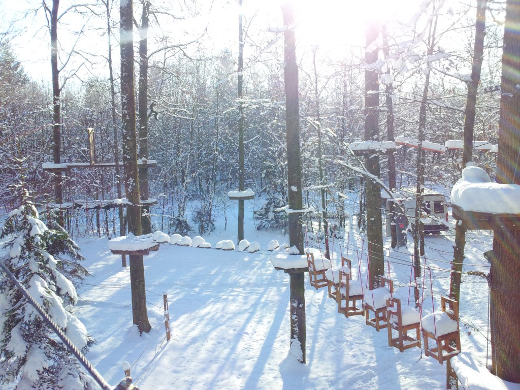 Ein Element aus Parcours Nummer eins, die Stühle im Winter leicht verschneit.