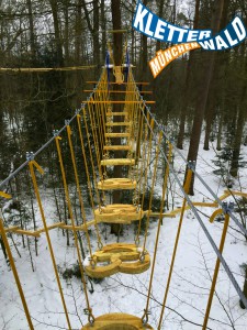 Über das Bayernelement geht es hoch hinaus im Kletterwald München