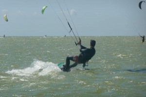 Kletterwald-Muenchen-Teammitglied-Fabi-beim-Kitesurfen